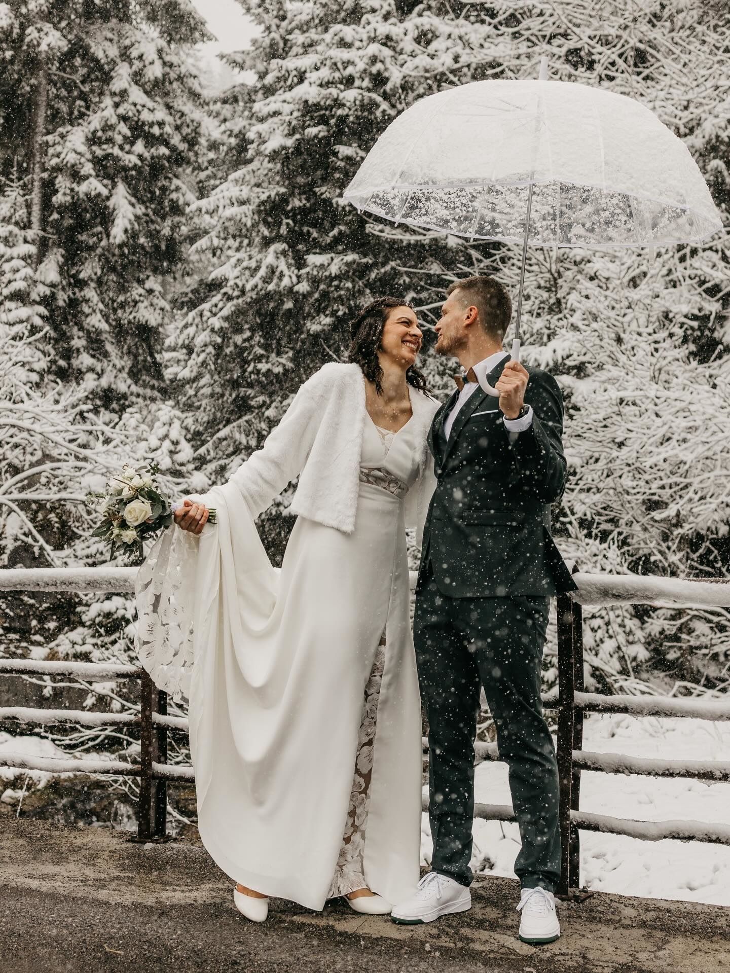 Mars, et un mariage sous une neige presque irréelle    nnTo...