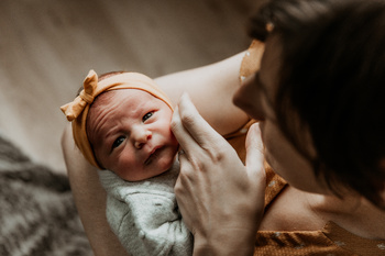 Séance photo de naissance à Thorens Glières  - Laura Frigout