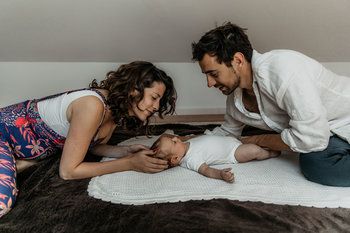 Séance photo de famille lifestyle avec Lucas et ses parents  - Laura Frigout