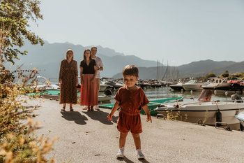 Séance photo de famille au bord du lac d'Annecy à St Jorioz ( 74)  - Laura Frigout