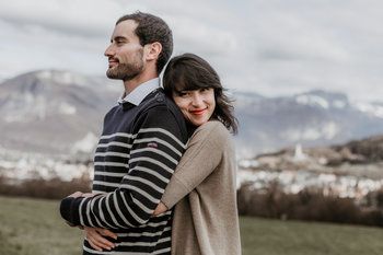 Séance photo de couple avec Valentin et Sarah à Annecy  - Laura Frigout